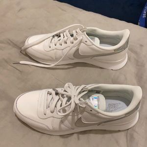 NWOB White Nike sneakers